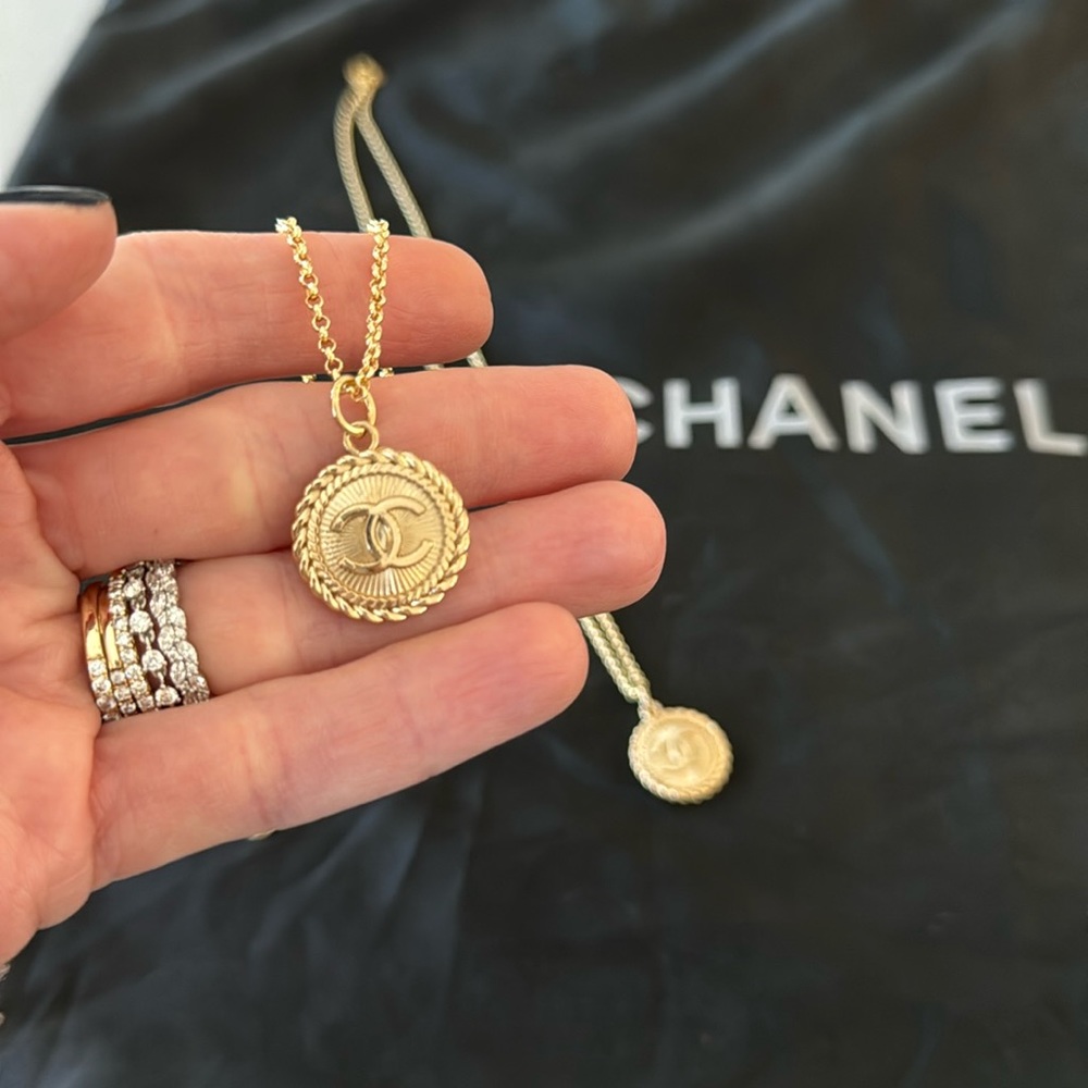 💛Authentic Designer Zipper Pull💛